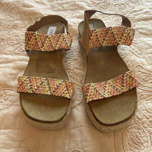 NWOB Steve Madden multicolored sandals